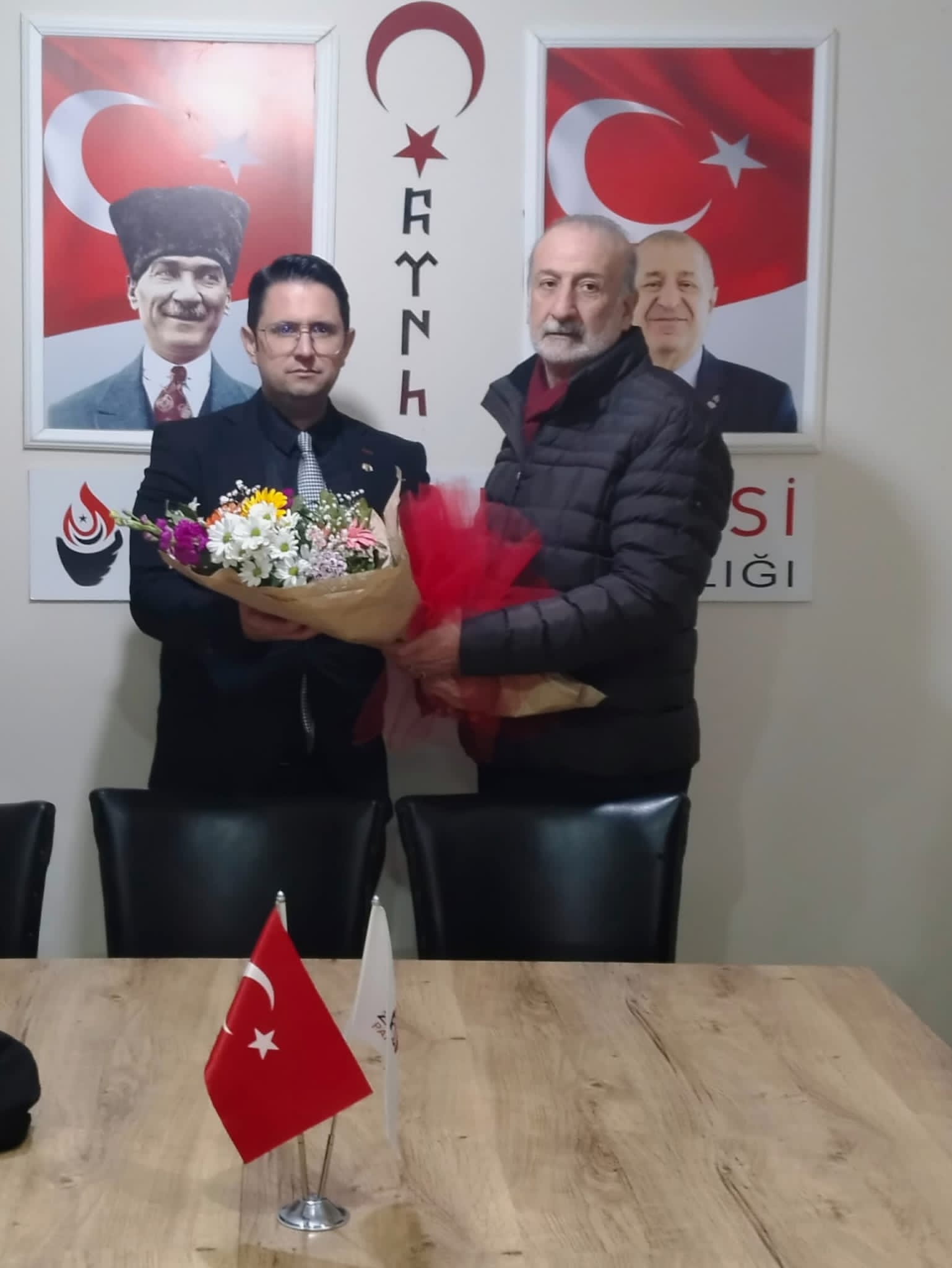 Manisa Dostlar Meclisi’nden Zafer Partisi’ne Ziyaret