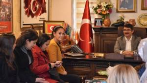 Ak Kadınlardan Başkan Çelik’e Tebrik Ziyareti