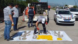 Manisa'da okul ve yaya geçitlerine "önce yaya" işareti