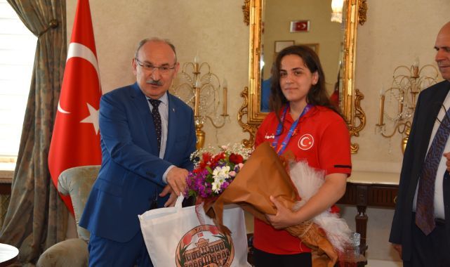 Dünya Şampiyonu Judocular Sümeyye Kaya ve Hediye Nur Çakıcı’dan  Vali Karadeniz’e Ziyaret