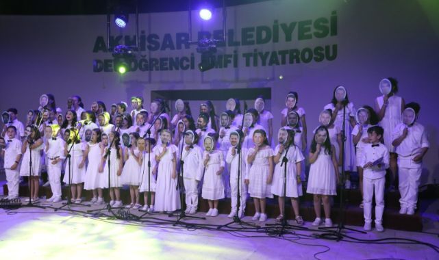Akhisar Belediyesi Çocuk Korosu’na tam not