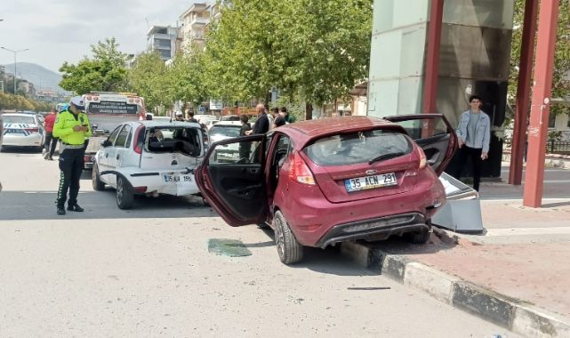 Hüseyin Genç üst geçidinde kaza meydana geldi