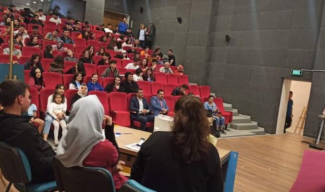 SARIGÖL MEM LİSELİ ÖĞRENCİLERLE MÜNAZARA YARIŞMASI DÜZENLENDİ