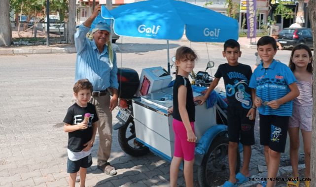 Küçük Çocukların Dondurmacı Amcası İsmail Emeksiz