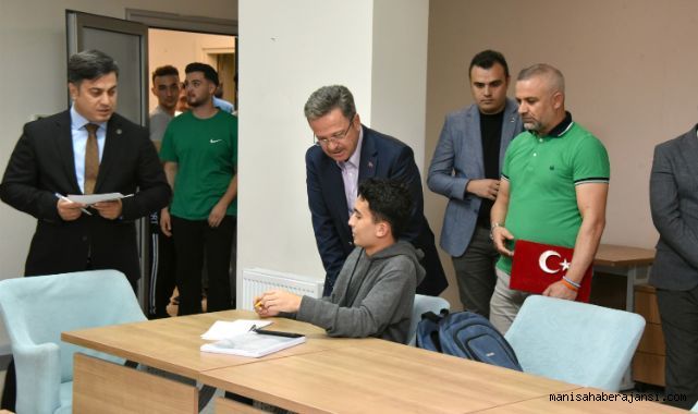 Vali Ünlü, KYK’da Öğrencilerle Buluştu