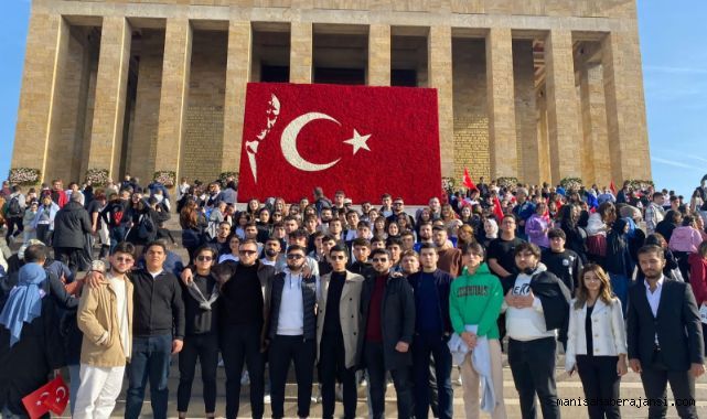 AZERBAYCANLI TALEBELER ATA'NIN HUZURUNDA