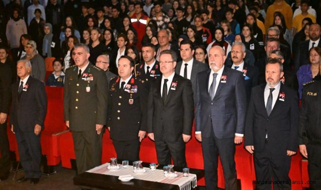 Manisa Lisesi Gazi Mustafa Kemal Atatürk’ü andı