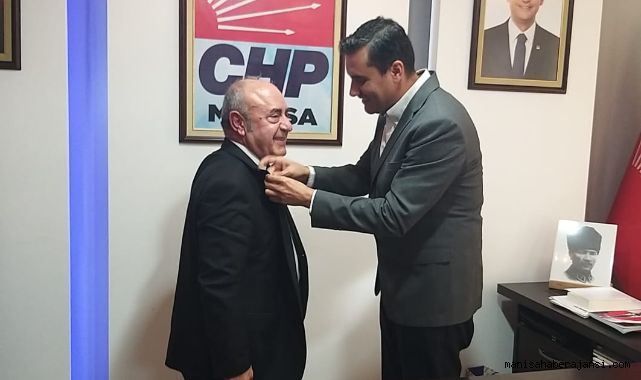 Ziya Çiçek Aday Adaylığı İçin Rozetini Taktı