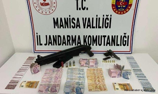 Manisa'da kumar oynatan kafeye baskın