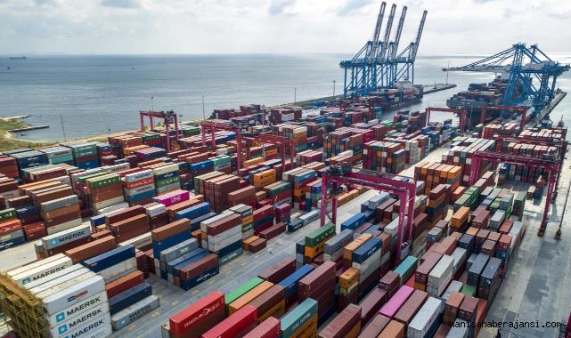 Dış Ticaret Endeksleri Aralık 2023'te Karışık Bir Görünüm Sundu