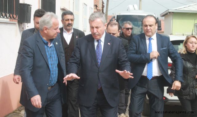 Manisa Büyükşehir Belediye Başkan Adayı Doç.Dr. Selçuk Özdağ, Hamzabeyli'de Vatandaşların Yoğun İlgisiyle Karşılandı
