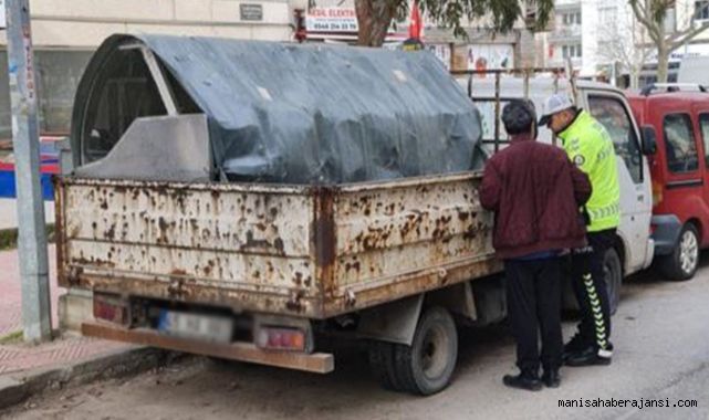Manisa'da Okul Çevrelerinde Atıl Araçlara Operasyon: 7 Araç Tespit Edildi!
