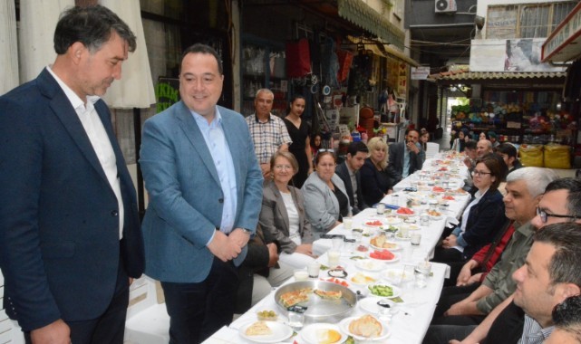 Akhisar Bakkallar Odası Besim Dutlulu ile buluştu 