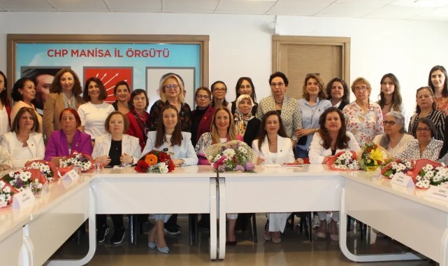 CHP’Lİ KADINLAR GENEL BAŞKANLARIYLA ANNELER GÜNÜ’NÜ KUTLADI