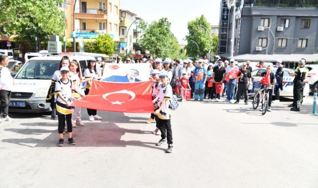 YUNUSEMRE’DEN ATA’YA SAYGI YÜRÜYÜŞÜ