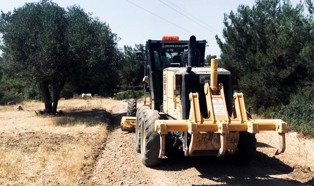 ŞEHZADELER BELEDİYESİ'NDEN ÇINARLIKUYU'DA YOL MESAİSİ