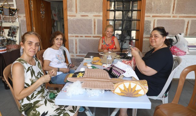 Kadınlar Şehzadeler'in Kurslarında Hem Öğreniyor Hem Özgürleşiyor
