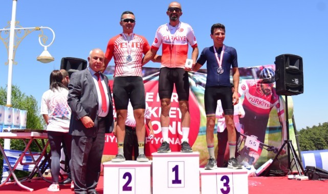 YUNUSEMRE DAĞ BİSİKLETİ MARATONU TÜRKİYE ŞAMPİYONASI'NDA MADALYALAR SAHİPLERİNİ BULDU