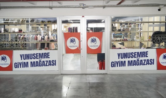 YUNUSEMRE GİYİM MAĞAZASI İHTİYAÇ SAHİPLERİNE HİZMET VERİYOR