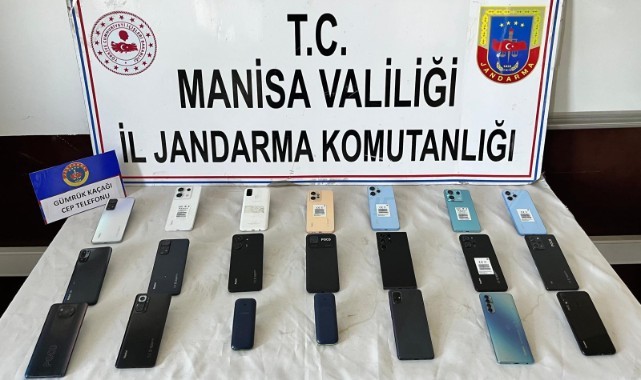 MANİSA'DA KAÇAK TELEFON SATAN  İŞYERİNE BASKIN ! 1 GÖZALTI