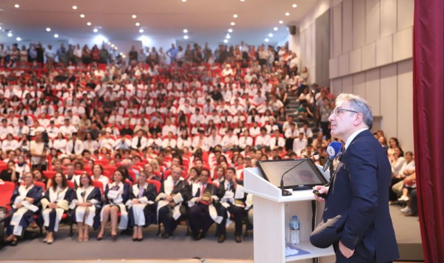 DEÜ’de Yeni Akademik Yıl Coşkusu