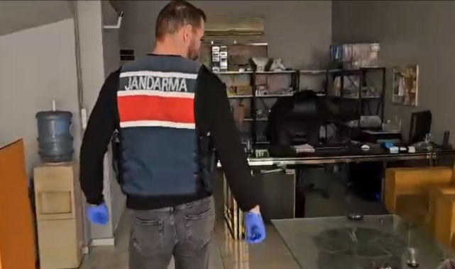 Manisa'da Kaçak Sigara Operasyonu: 5 Şüpheli Gözaltında