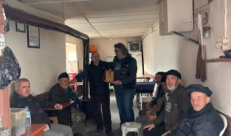 Akhisar'da Meslekte 25 Yılını Dolduran Kahvecilere Plaket