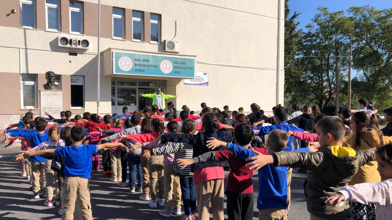 Akhisar Gençlik Merkezi’nden Minik Kalplere Renkli Dokunuş