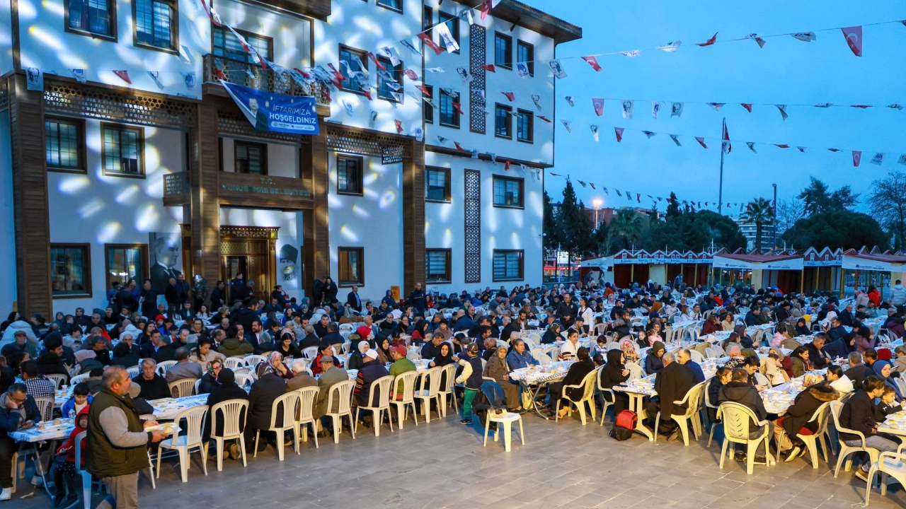 Yunusemre’de Ramazan Coşkusu Fatih Koca ile Zirvede