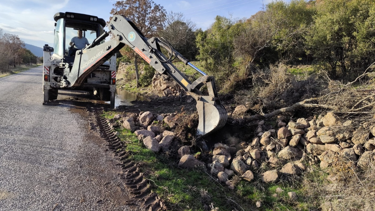 Manisa Büyükşehir’den 17 İlçede Yol Atağı
