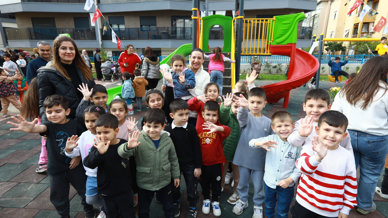 Efes Selçuk’ta Şükrü Özkaynak Kütüphanesi ve Direniş Parkı Açıldı