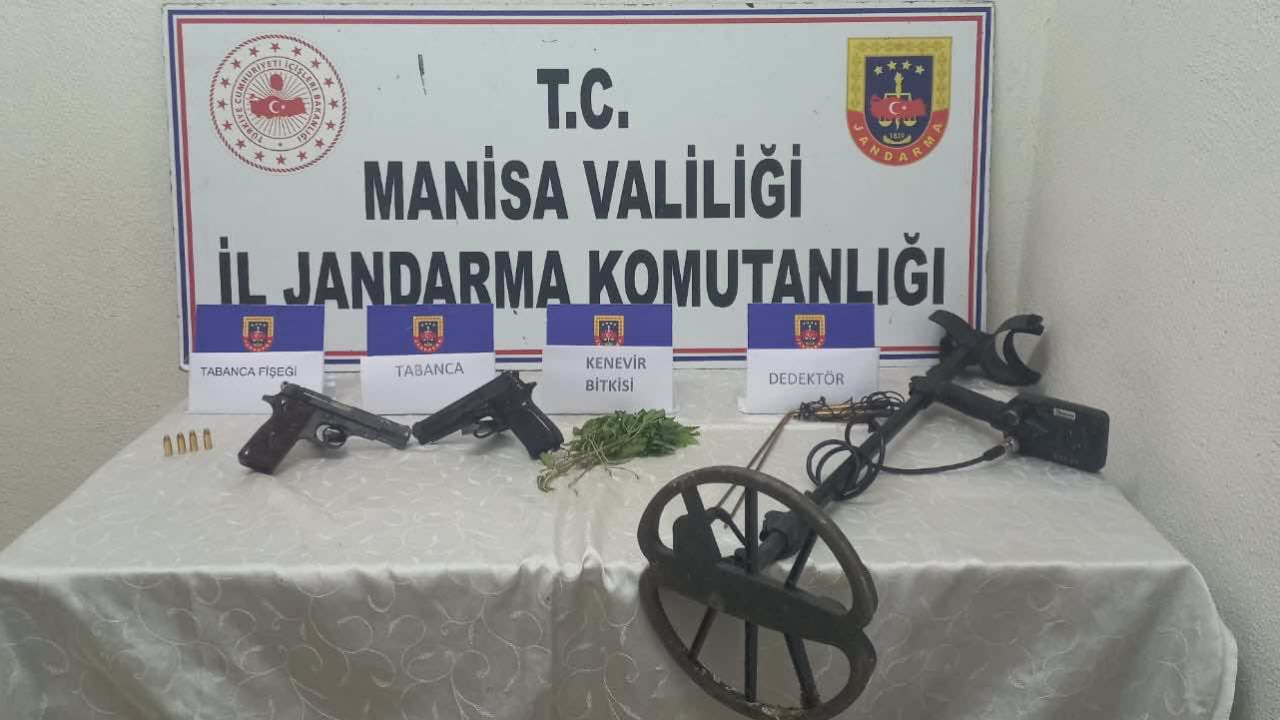 Akhisar’da Yasa Dışı Kenevir Ekimi ve Kaçak Kazıya Suçüstü