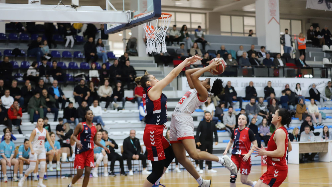 Turgutlu’nun Kadın Basketbol Takımı Play-Off’a Hazır