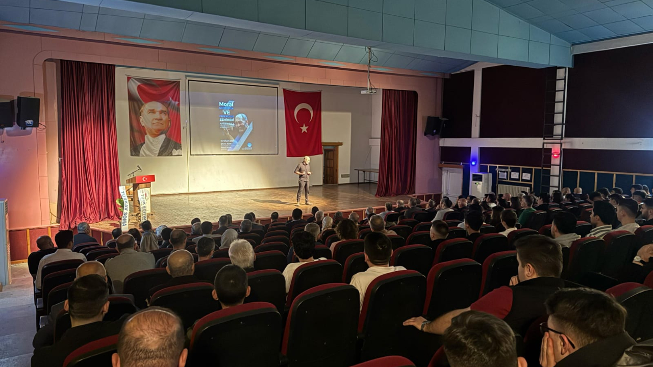 Ahmet Sula Soma’da Gönüllere Dokundu: “Fark Etmeden Yaşanmaz”