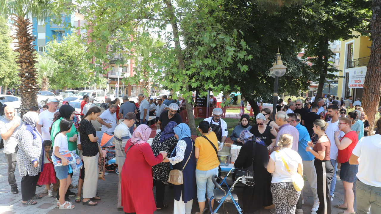 Turgutlu Belediyesi’nden Geleneksel Aşure Hayrı