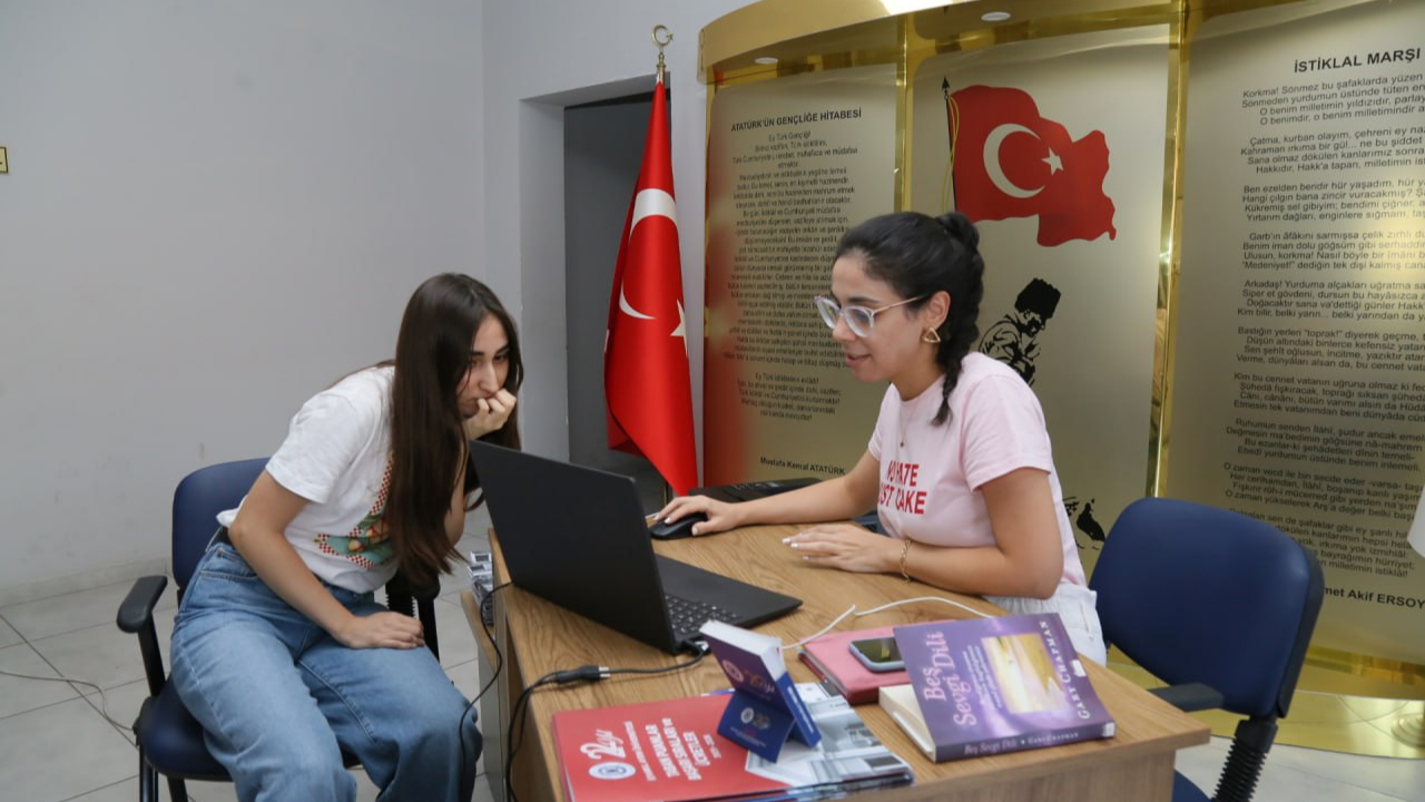 Edremit Belediyesi'nden Üniversite Adaylarına Ücretsiz Tercih Desteği