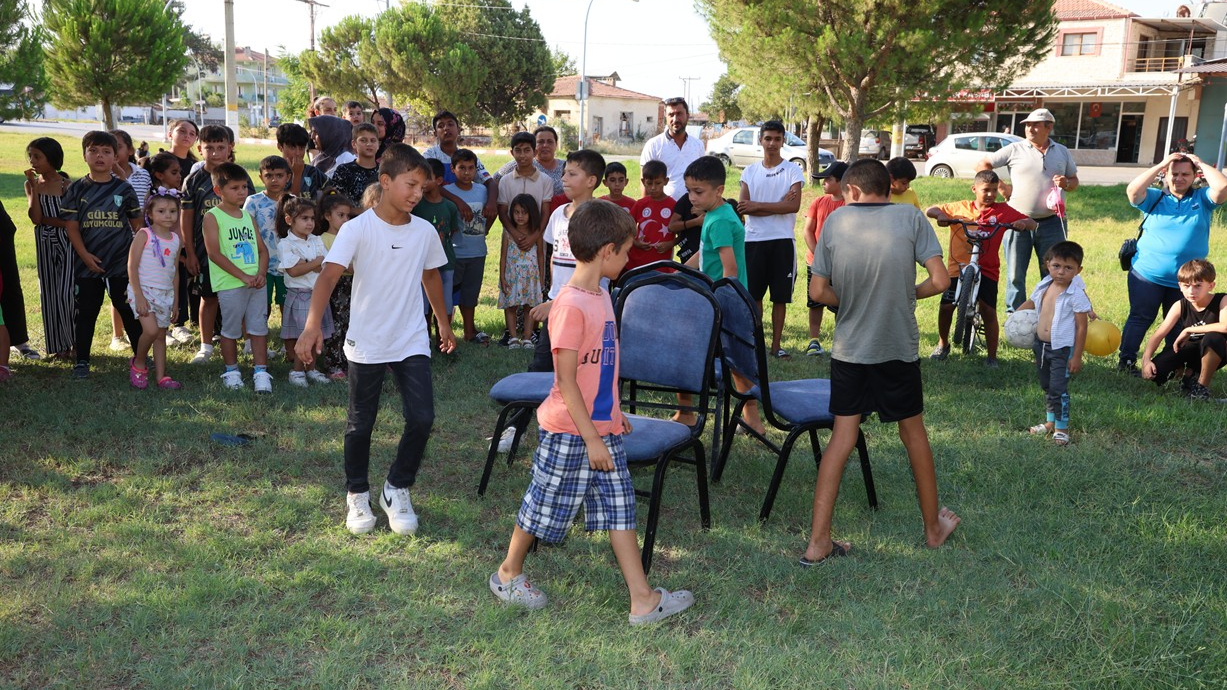 Şehzadeler’de Çocuklara Yaz Neşesi: Selimşahlar’da Dondurma ve Oyun Günü