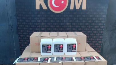 Akhisar’da Kaçak Alkol Operasyonu: 975 Litre Etil Alkol Ele Geçirildi