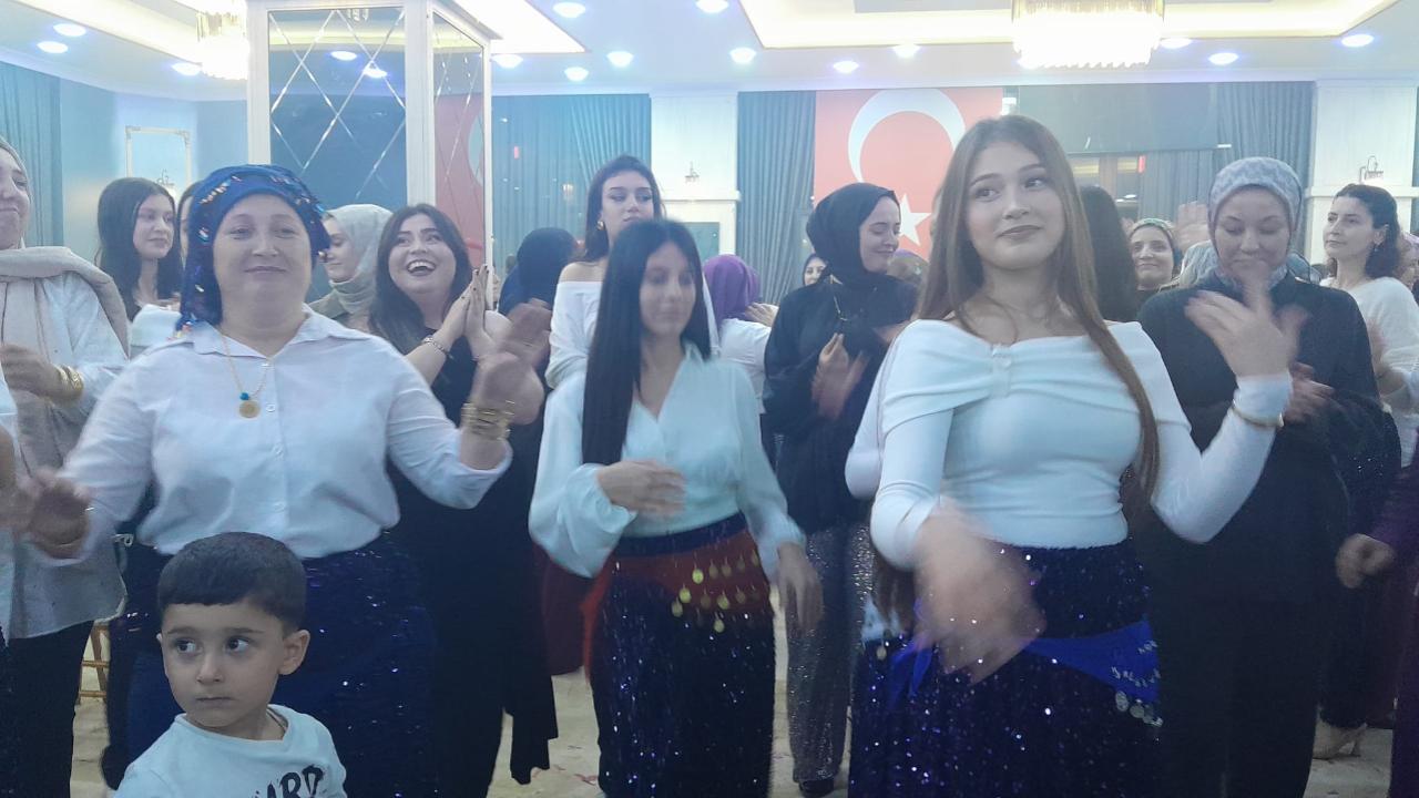 Alaybey Mahalle'sinden Coşkulu Şalvar Gecesi