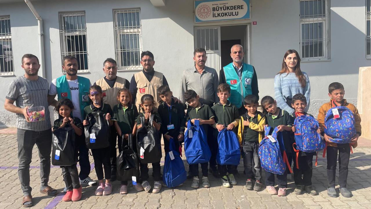 Cansuyu Derneği’nden Hasankeyf'e Sıcak El: Öğrencilere Kışlık ve Kırtasiye Desteği