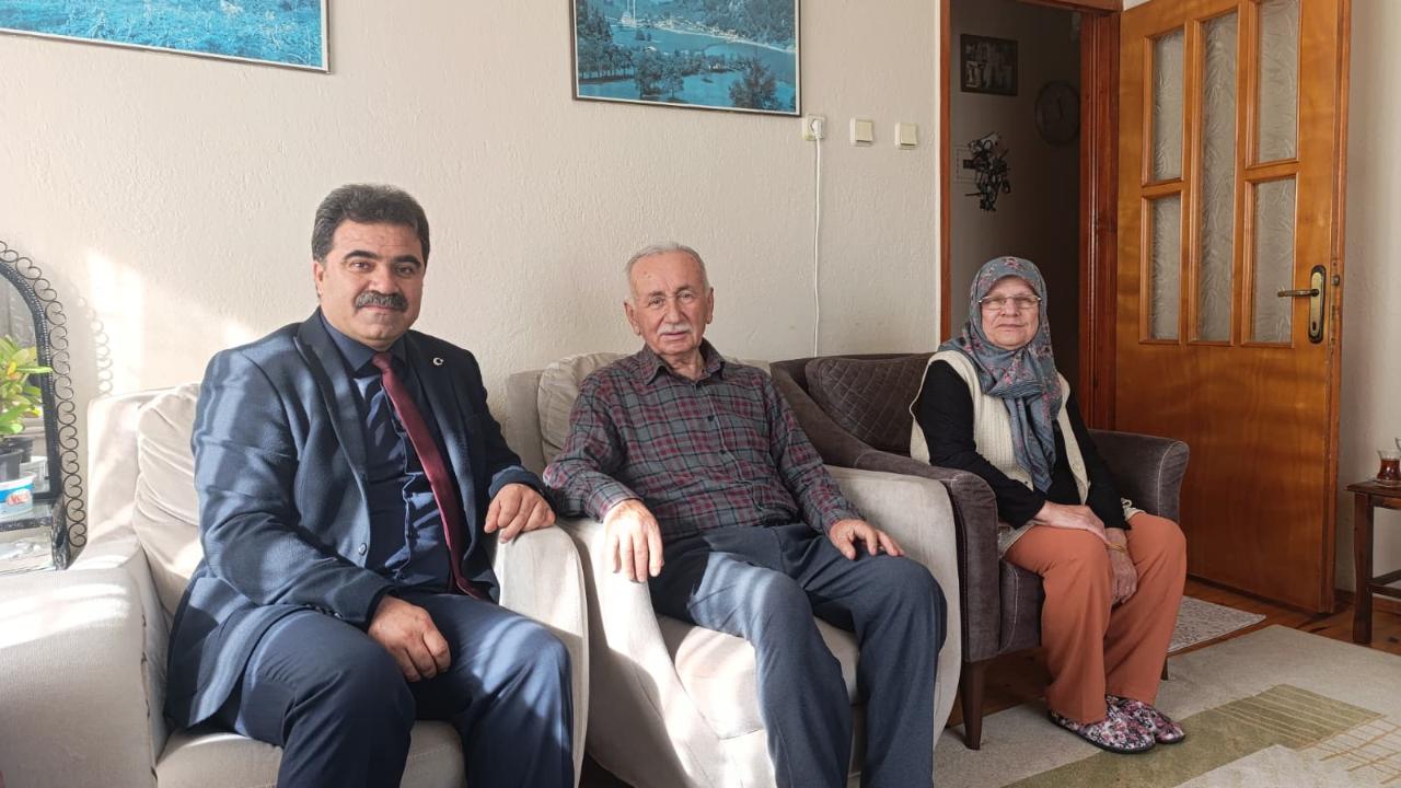 Emekli Öğretmenlere 24 Kasım’da Anlamlı Ziyaret