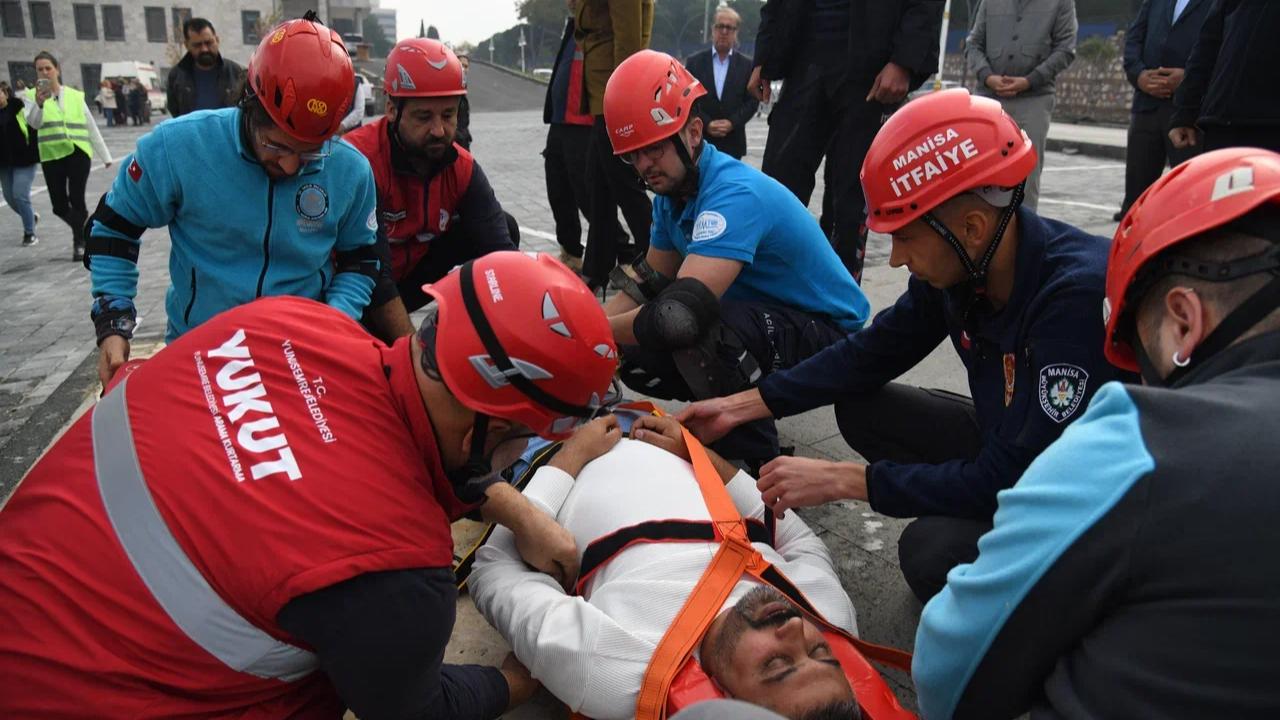 Yunusemre Belediyesi 6.8’lik Deprem Tatbikatını Başarıyla Gerçekleştirdi