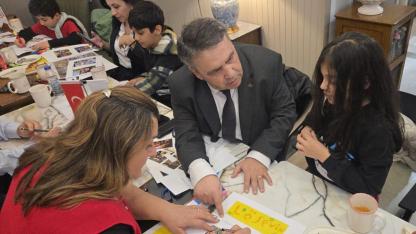 İzmir'de Gazeteciler ve Çocuklardan Umut Dolu Manşet