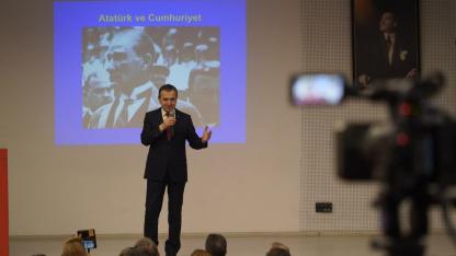 Naim Babüroğlu Manisa’da Atatürk ve Cumhuriyet’i Anlattı