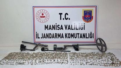 Salihli’de Tarihi Eser Operasyonu: 2 Bin 800’ün Üzerinde Sikke ve Obje Ele Geçirildi