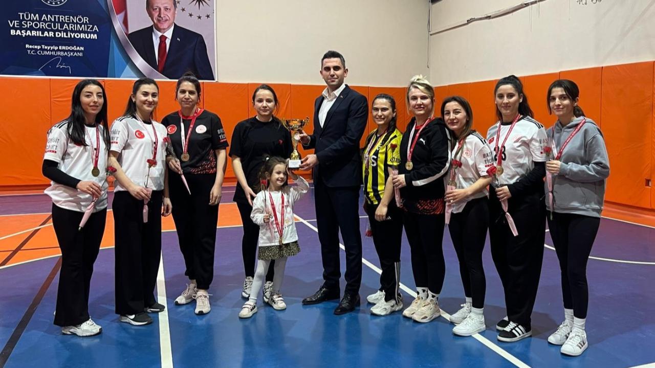 Selendi’de Kadınlar Sahaya Çıktı