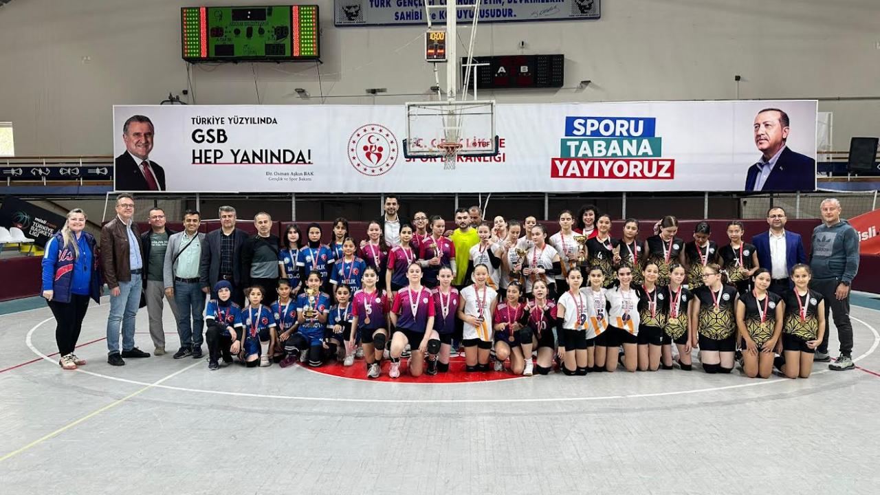 Akhisar Voleybol Turnuvasında Şampiyon Belli Oldu