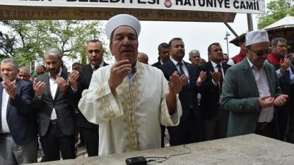 Türk Eğitim-Sen  Şehit Öğretmen ve Öğrencileri  Andı