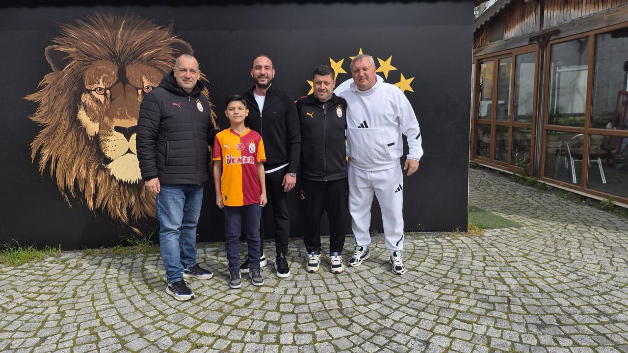 Yasin Deniz Er Galatasaray altyapısında!Manisa Magnesia Futbol Kulübü’nün 2014 doğumlu forveti Yasin Deniz Er, sergilediği üstün performansla dikkatleri üzerine çekerek Galatasaray altyapısına transfer oldu.