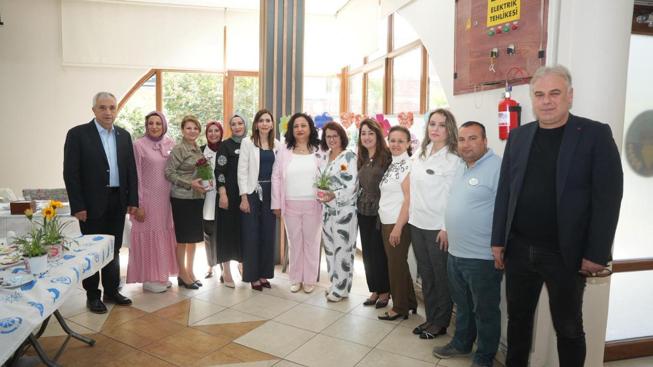 Çetin Akın’dan Anneler Günü’nde Anlamlı Buluşma